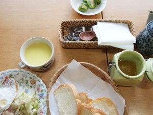 我が家の定番朝食「自家製パン・柚子ジャムレード」＋香川のキウイ