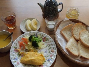 我が家の定番朝食・今日はウィンナーが無いけど．．