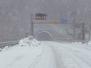 寒風山トンネル入り口・高知側_1227'2013