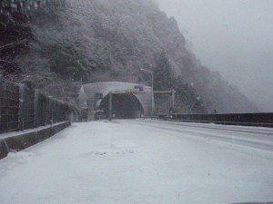 寒風山トンネル入り口・愛媛側_1227'2013