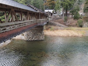 三嶋神社の神幸橋 ﾐﾕｷﾊﾞｼと檮原川 ﾕｽﾊﾗｶﾞﾜ_1211'2013