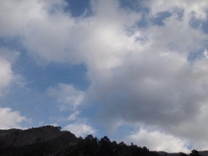 根須木沢に青空が・この時．．雪がチラついてたけど_0215'2014PM4