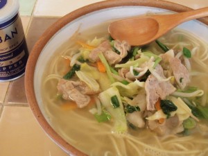 愛媛県西条市の「万長 ラーメン」，昔ながらの懐かしい味の塩味ラーメンでスープが絶品！！_本日の昼食でした。