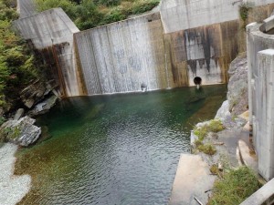 二号(新)堰堤・上段・産卵床ができそうな雰囲気_1004'2014