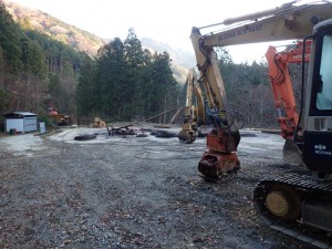 21番下流の広場には重機が沢山