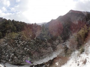 青空雪景色の中野川・元旦