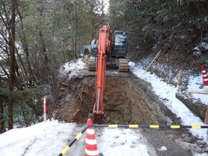 神社前の道路工事_0212'2015