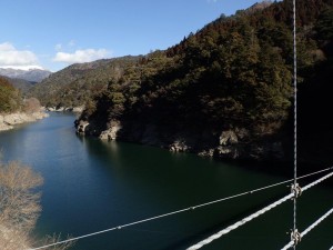 国道194号線沿いの大橋ダム湖・木の根三里吊り橋から_0213'2015