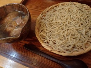 「つけ麺かもざる」，大き目鴨肉でしてね_