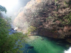 朝陽を浴びる一号(旧)堰堤_1116