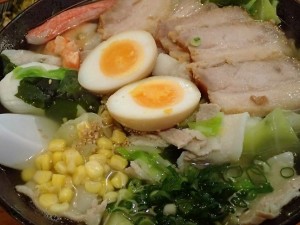 194号線・仁淀川特老前ポイントチョイ下流側のラーメン「自由軒」の五目チャーシュー・塩ラーメン．．美味！！