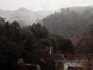 第二(新)堰堤上部山に積雪_AM11・0314