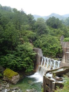 増水・梅雨空の第二(新)堰堤_0620