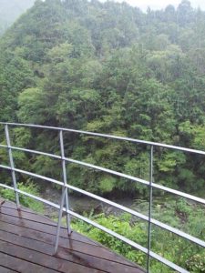 大きな雨粒，見えますか？