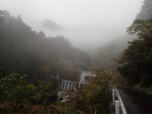 雨中・靄カスミの二号新堰堤_PM0136・1022